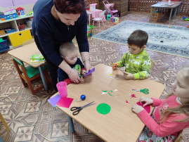 Пластилинография «Новогодний шар» Пластилинография «Новогодний шар».